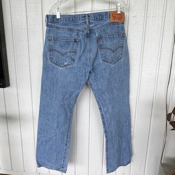 Levi’s 501 button fly 36/30
CutWeek 0418 Distressed 
Medium wash - Picture 2 of 9